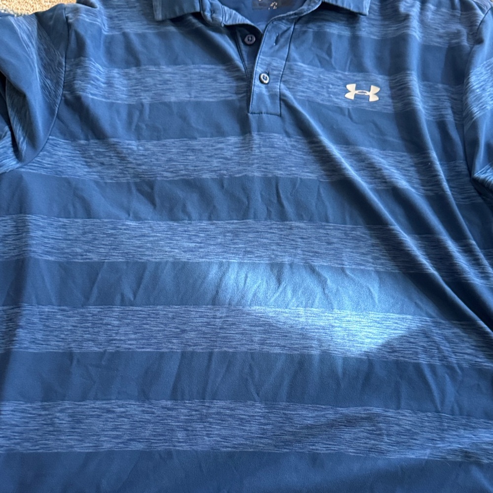 Used..Under Armour Men’s Navy & Light Blue Striped Performance Polo